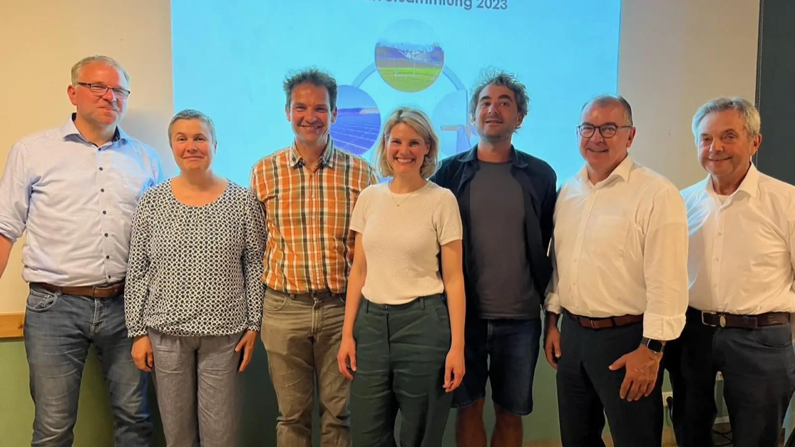 Regionalstrom Franken EG, Foto vom Aufsichtsrat: (von links) Günther Heidingsfelder, Christine Krämer, Martin Stümpfig, Sophia Kraft, Tim Bornebusch, Erwin Einzinger und Robert Westphal. (Foto: Paul Wiese)