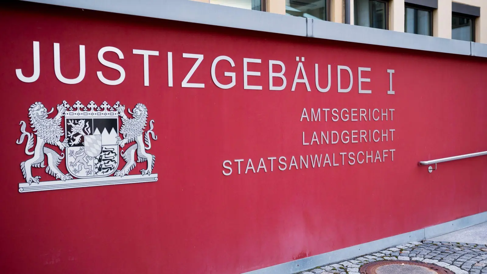 Die Coburger Staatsanwaltschaft ermittelt gegen einen Mediziner. (Symbolbild) (Foto: Daniel Vogl/dpa)