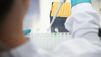 Biotech-Firmen in Deutschland haben 2025 weniger Geld eingesammelt. (Symbolbild) (Foto: Bernd Weißbrod/dpa)