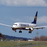 Während die nach Passagierzahlen größte Airline Europas in vielen Teilen Deutschlands auf dem Rückzug ist, sieht sie im Südwesten offenbar Wachstumspotenzial. (Archivbild) (Foto: Soeren Stache/dpa-Zentralbild/dpa)