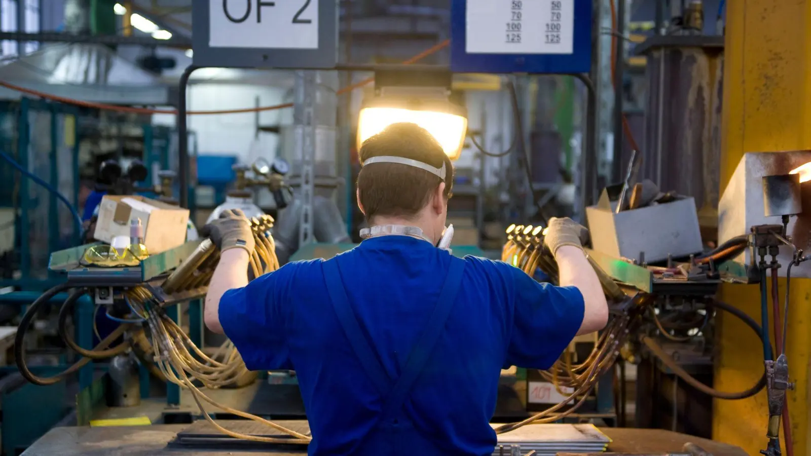 Die Fachkräftesituation in Deutschland bleibt weiter angespannt. Etwa in der regenerativen Energietechnik und der Leitungsinstallation und -wartung gibt es viele offene Stellen (Symbolfoto). (Foto: picture alliance / dpa)