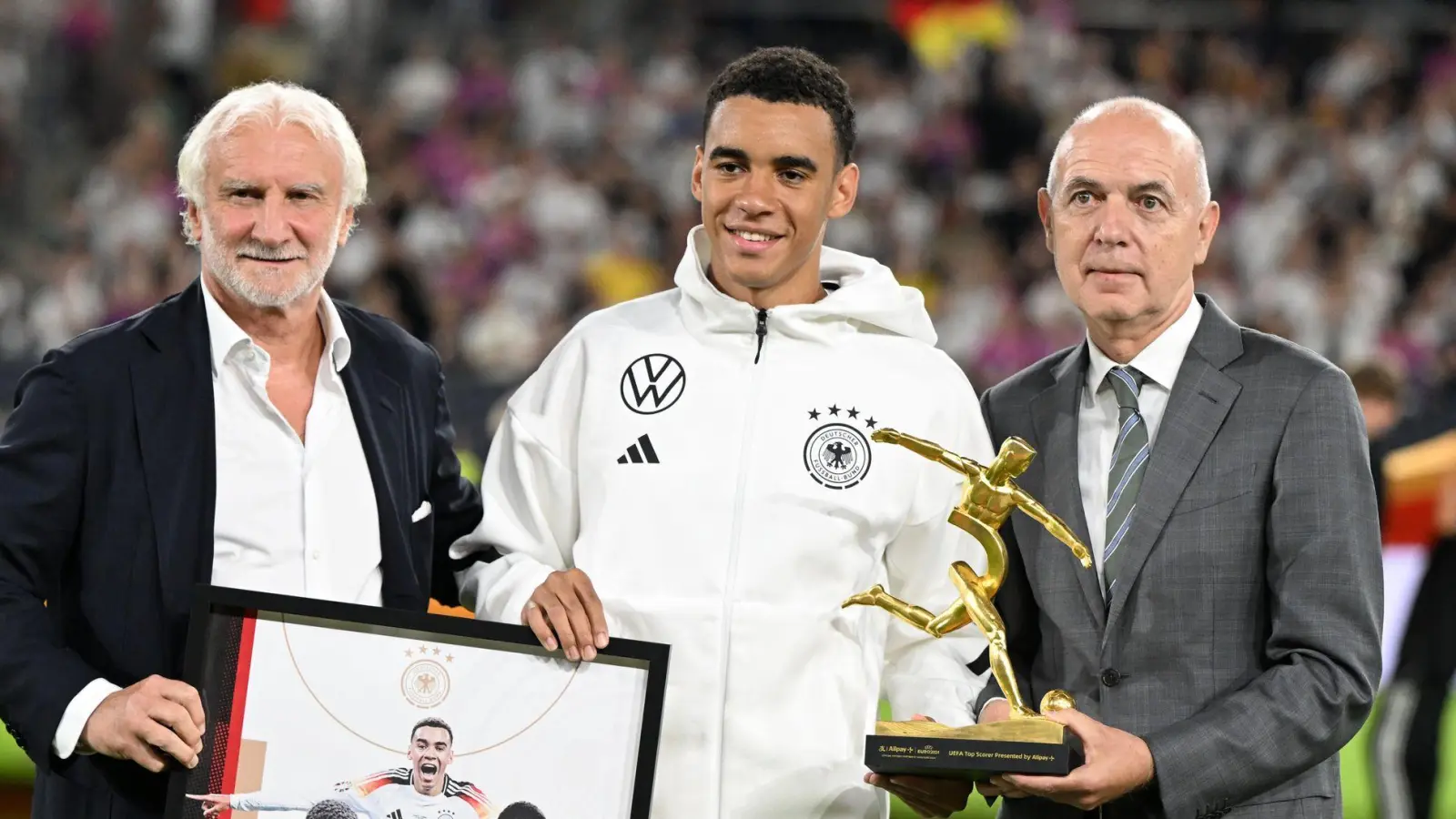 Der FC Bayern hofft auf viele Jahre mit Musiala. (Foto: Federico Gambarini/dpa)