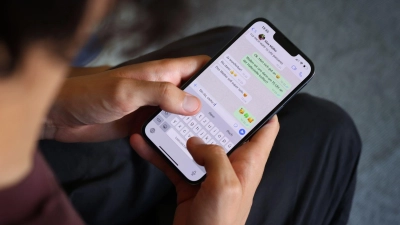 Muss jeder im Chat meine Telefonnummer kennen? - Wahrscheinlich nicht. Auch deshalb führt WhatsApp nun Benutzernamen ein. (Foto: Karl-Josef Hildenbrand/dpa/dpa-tmn)