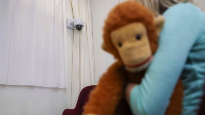 In Oberfranken soll ein Pfleger Behinderte sexuell missbraucht haben, darunter Kinder. (Symbolbild) (Foto: Jan Woitas/dpa)