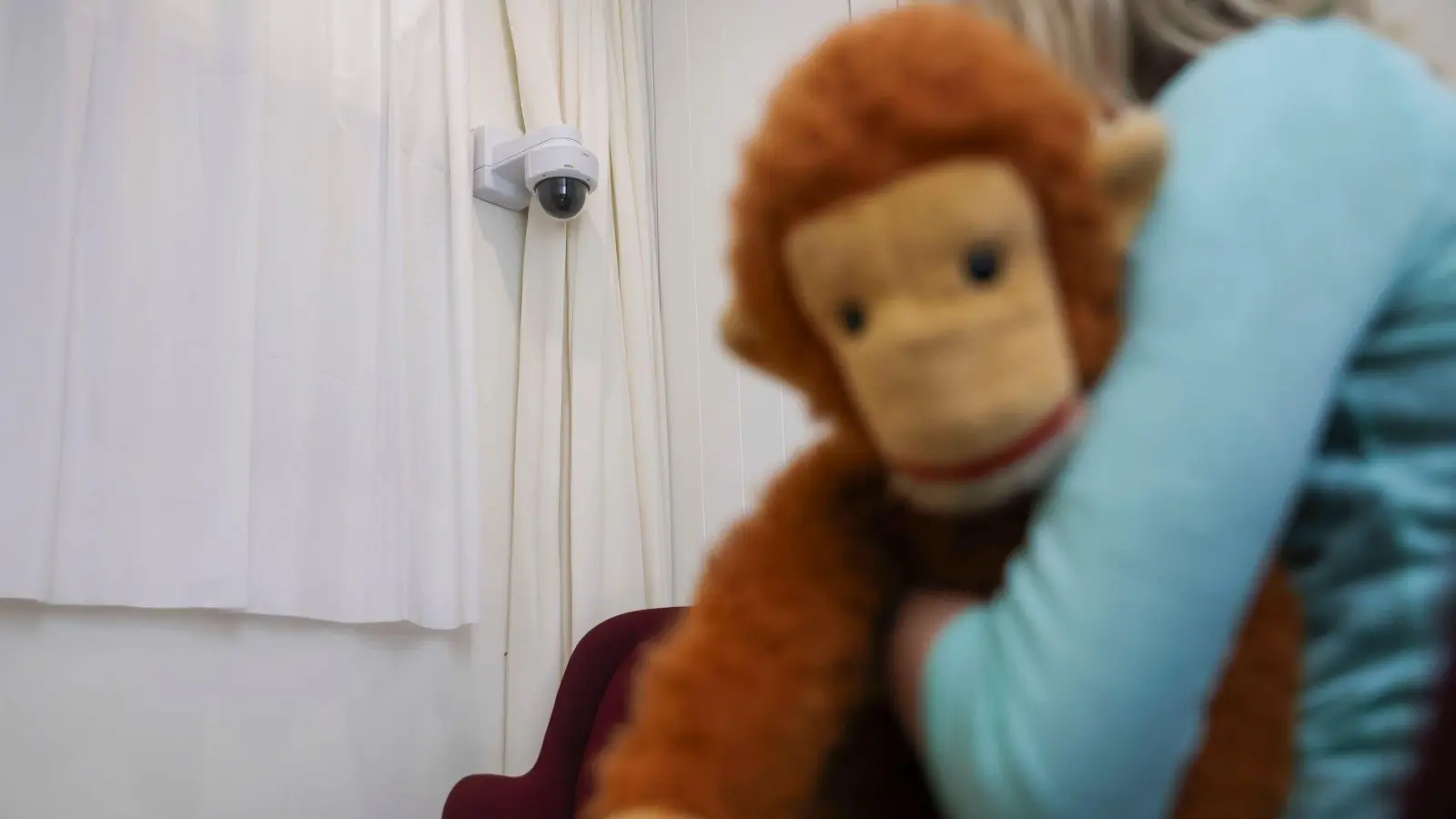 In Oberfranken soll ein Pfleger Behinderte sexuell missbraucht haben, darunter Kinder. (Symbolbild) (Foto: Jan Woitas/dpa)