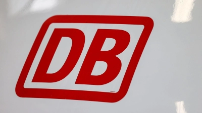 Der Zug überrollte den Einkaufswagen auf den Gleisen mit 140 km/h. (Symbolbild) (Foto: Oliver Berg/dpa)