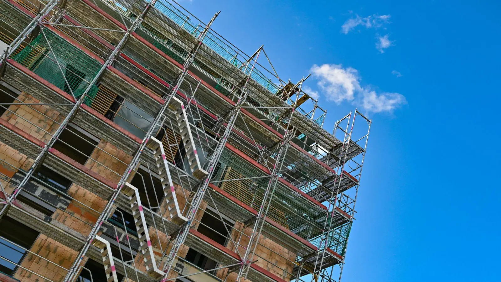 Auch im dritten Quartal besteht weiter ein Negativtrend beim Wohnungsbau in Bayern. (Archivbild) (Foto: Patrick Pleul/dpa)