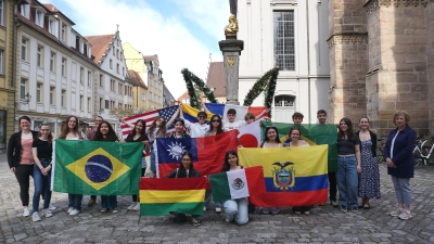 Jugendliche aus zehn Nationen haben mit den Rotariern auch Ansbach erkundet. (Foto: Andrea Walke)