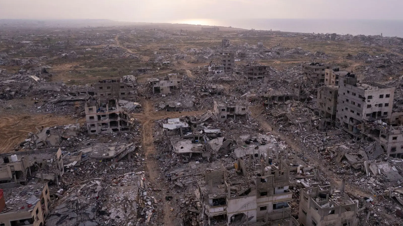 US-Präsident Trump vergleicht den Gazastreifen mit einer Abrissbrache. (Archivbild)   (Foto: Mohamamd Abu Samra/AP/dpa)