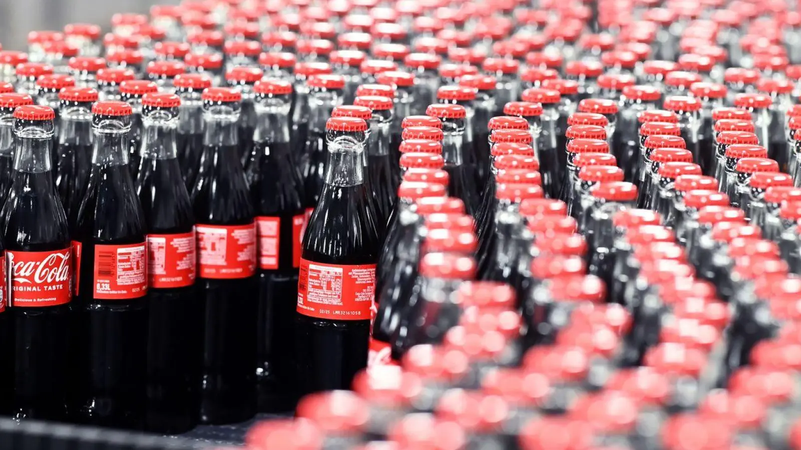 Coca-Cola-Produkte werden zurückgerufen. (Archivbild) (Foto: Uli Deck/dpa)