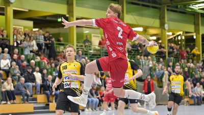 Phillip Schemm (hier im Heimspiel gegen Ismaning) will mit dem TSV Rothenburg gegen den HBC Nürnberg die Trendwende einleiten. (Foto: Martin Rügner)