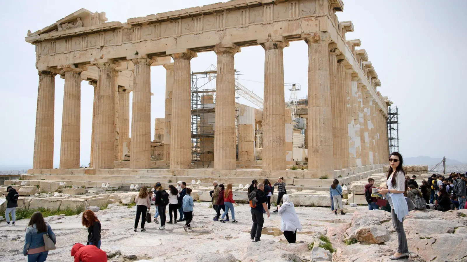 Die Akropolis steht stellvertretend für die attische Demokratie im alten Griechenland - es gab jedoch noch viel mehr partizipative Regierungsformen in der Antike. (Archivbild)  (Foto: Laurent Gillieron/KEYSTONE/dpa)
