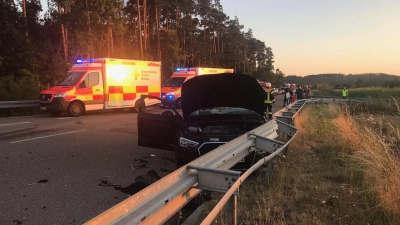 Bei Dürrwangen wurden am Donnerstagabend vier Personen verletzt. (Foto: Larissa Haug)