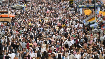 Millionen Besucher zog es auch in diesem Jahr wieder auf die Wiesn. (Foto: Felix Hörhager/dpa)