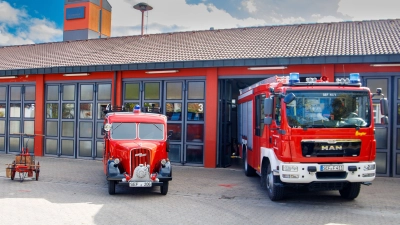 Uralt, alt und neu – zum Blaulicht-Tag in Scheinfeld wird es am kommenden Samstag auch eine kleine Zeitreise in die Geschichte des Rettungswesens geben. (Foto: Feuerwehrverein Scheinfeld/Andreas Schick)