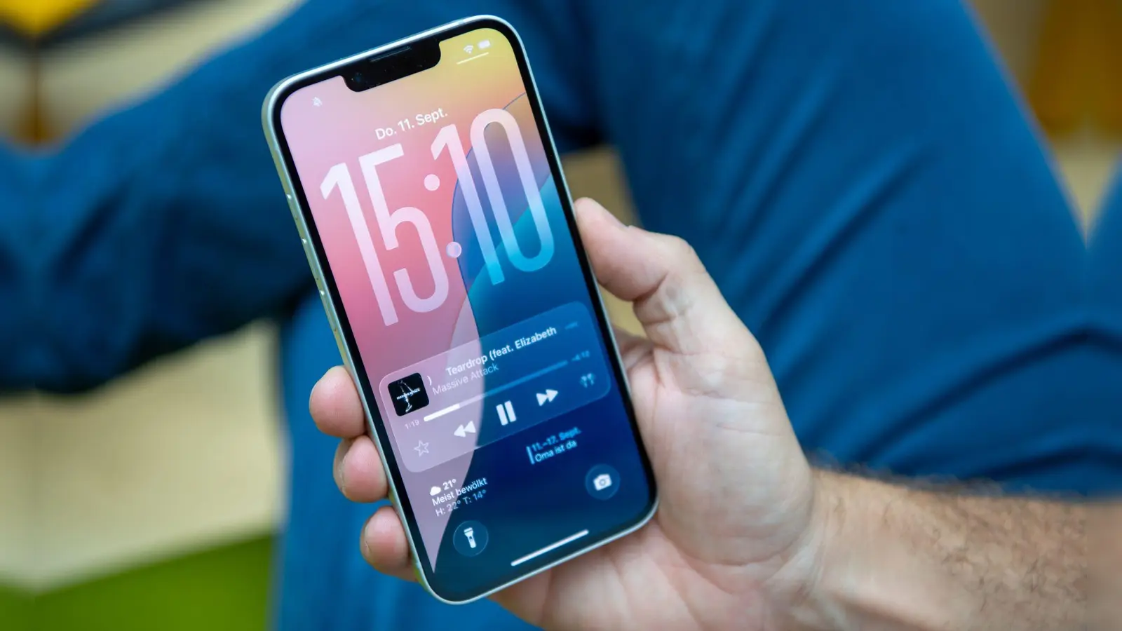 Alles neu - auf jeden Fall optisch setzt iOS26 neue Akzente und gibt viel mehr Möglichkeiten zur Individualisierung. (Foto: Nico Tapia/dpa-tmn)