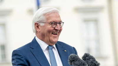 Bundespräsident Frank-Walter Steinmeier spricht zur Eröffnung der Woche der Umwelt im Park von Schloss Bellevue. (Foto: Fabian Sommer/dpa)