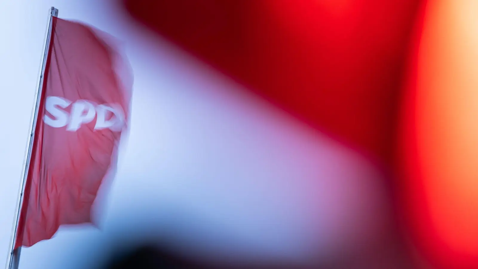 In Rosenheim holt SPD-Herausforderer Erdogan den Oberbürgermeisterposten. (Symbolbild) (Foto: Hannes P. Albert/dpa)