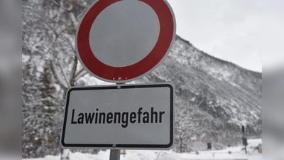 In höheren Lagen herrscht erhebliche Lawinengefahr. (Symbolbild) (Foto: Angelika Warmuth/dpa)