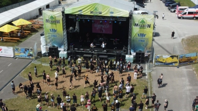 Das erste Moos Meadow Festival in Feuchtwangen ist am vergangenen Wochenende auf der Mooswiese über die Bühne gegangen. Angesichts von Störungen aufgrund der Lautstärke wollen Stadtspitze und Veranstalter jetzt nach einem alternativen Standort suchen. (Foto: Karsten Böhm)