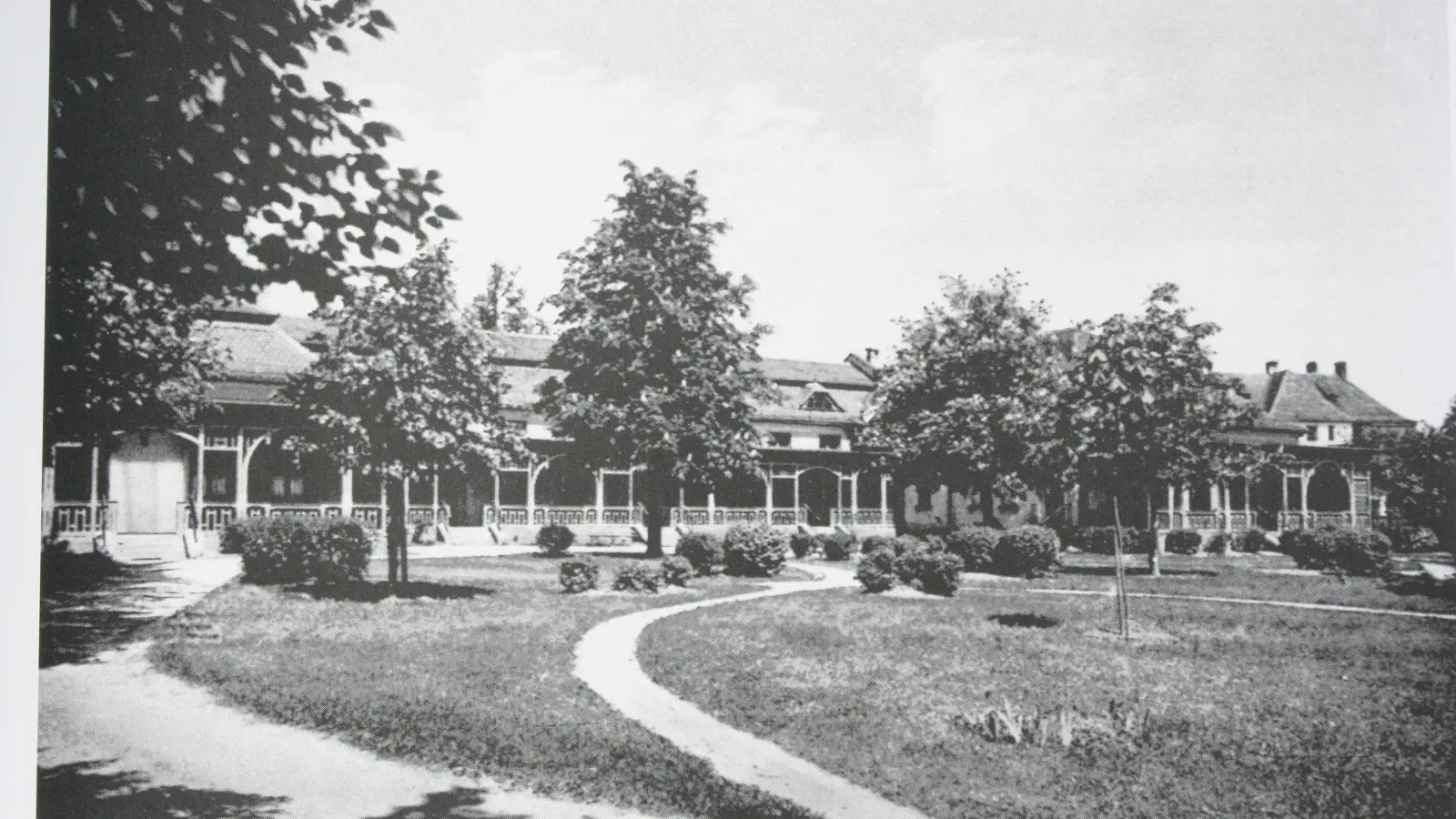 In diesem Gebäude der Heil- und Pflegeanstalt in Ansbach waren Kinder untergebracht. (F.: Stadtarchiv Ansbach)