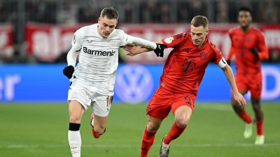 Am Samstag Gegner - irgendwann auch gemeinsam im Verein? Leverkusens Florian Wirtz (l) und Bayerns Joshua Kimmich. (Foto: Sven Hoppe/dpa)