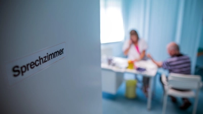 Stärkere Leistungen als bei der gesetzlichen Krankenversicherung gewünscht? Dann ist der Standardtarif der privaten Krankenkassen eher keine Option - denn die Leistungen ähneln denen der gesetzlichen Tarife. (Foto: Jens Büttner/dpa/dpa-tmn)