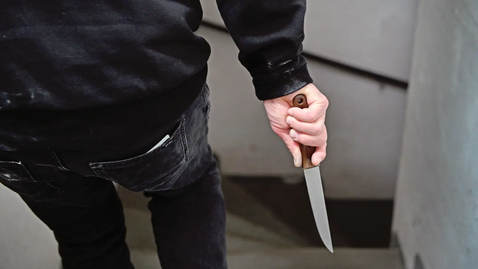 Die Beamten konnten die Waffe – ein Einhandmesser – später sicherstellen. (Symbolbild: Anna Beigel)