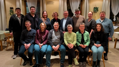 Mit dieser Mannschaft wollen die Freien Wähler in Emskirchen bei der Kommunalwahl im März 2026 antreten.  (Foto: Patrick Lauer)