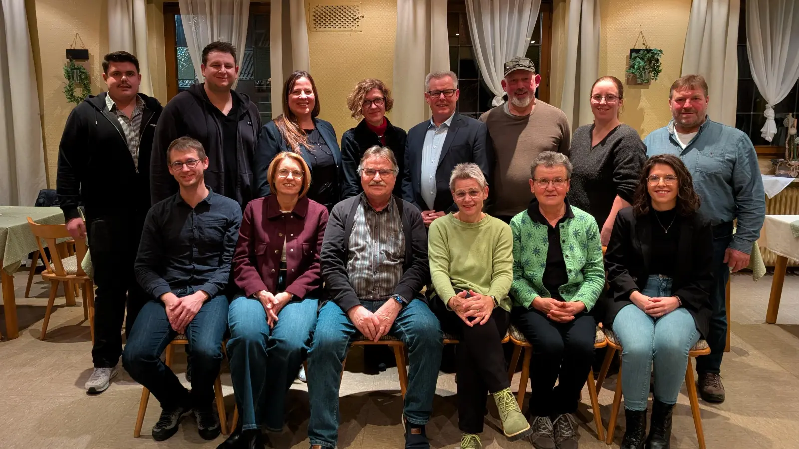 Mit dieser Mannschaft wollen die Freien Wähler in Emskirchen bei der Kommunalwahl im März 2026 antreten.  (Foto: Patrick Lauer)