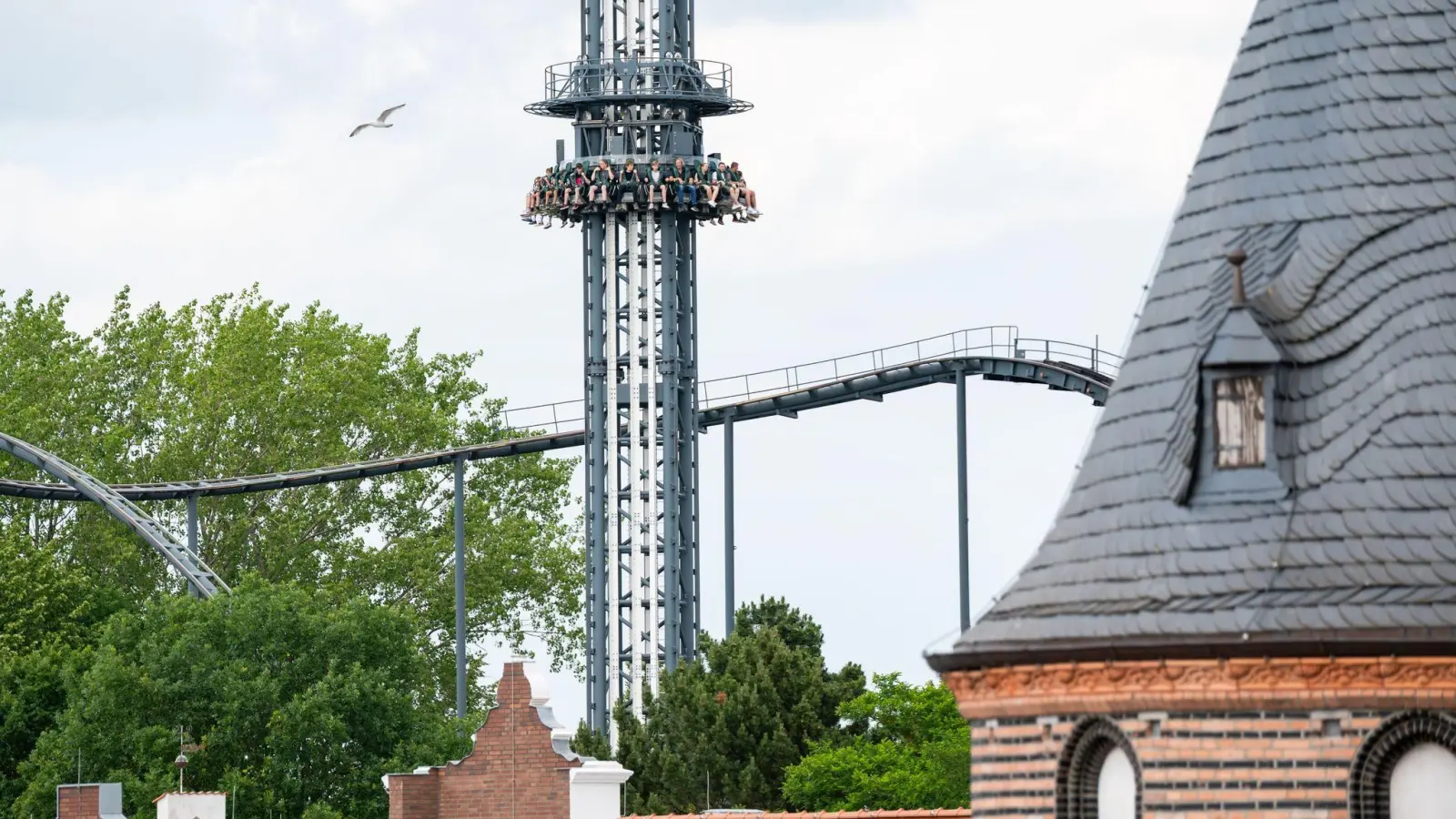 Die Betreiber des Hansa-Parks verfolgt ein umfassendes Brandschutzkonzept. (Foto: Jonas Walzberg/dpa)