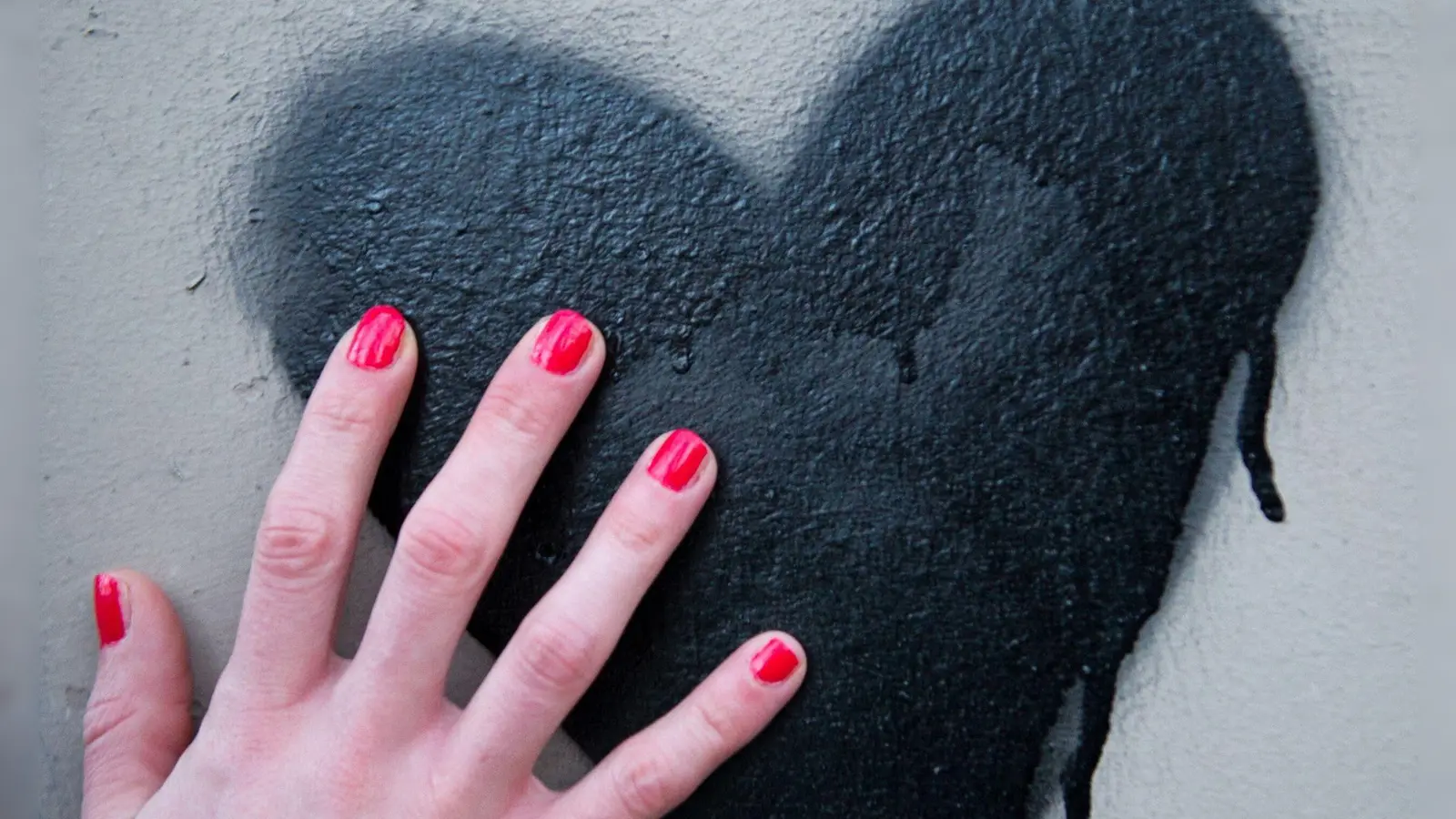 Großer seelischer Stress kann das Herz in Mitleidenschaft ziehen. (Foto: Inga Kjer/dpa/dpa-tmn)