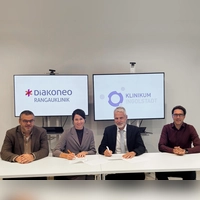 Freuen sich über die vertiefte Zusammenarbeit (von links nach rechts): Dr. Thomas Fink und Verena Bikas (beide Rangauklinik), Dr. Andreas Tiete und Prof. Dr. Lars Henning Schmidt (beide aus Ingolstadt). (Foto: Diakoneo/Christin Kohler)