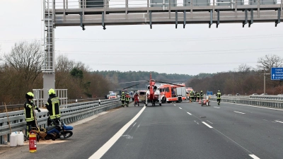Bei einem Unfall auf der A3 ist ein Motorradfahrer lebensgefährlich verletzt worden.  (Foto: Ralf Hettler/dpa)