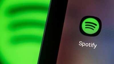 Spotify krempelt seine App mit „Home Feed“ auf Scrollen um. (Foto: Fabian Sommer/dpa)