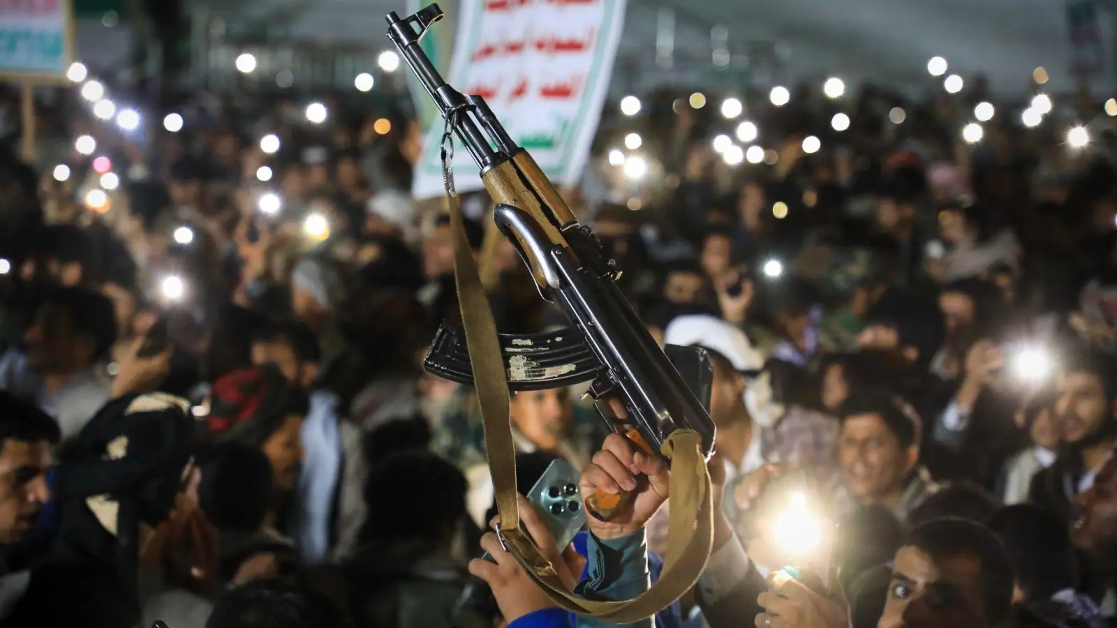 Die Huthi-Miliz hat in der vergangenen Woche die Kontrolle über die gesamte Rotmeerküste des Jemen erlangt. (Foto: Osamah Abdulrahman/AP/dpa)