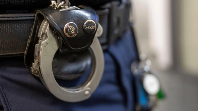 Der Verdächtige soll sein Opfer heimtückisch mit einem Gemüsemesser ermordet haben. (Symbolbild) (Foto: Peter Kneffel/dpa)