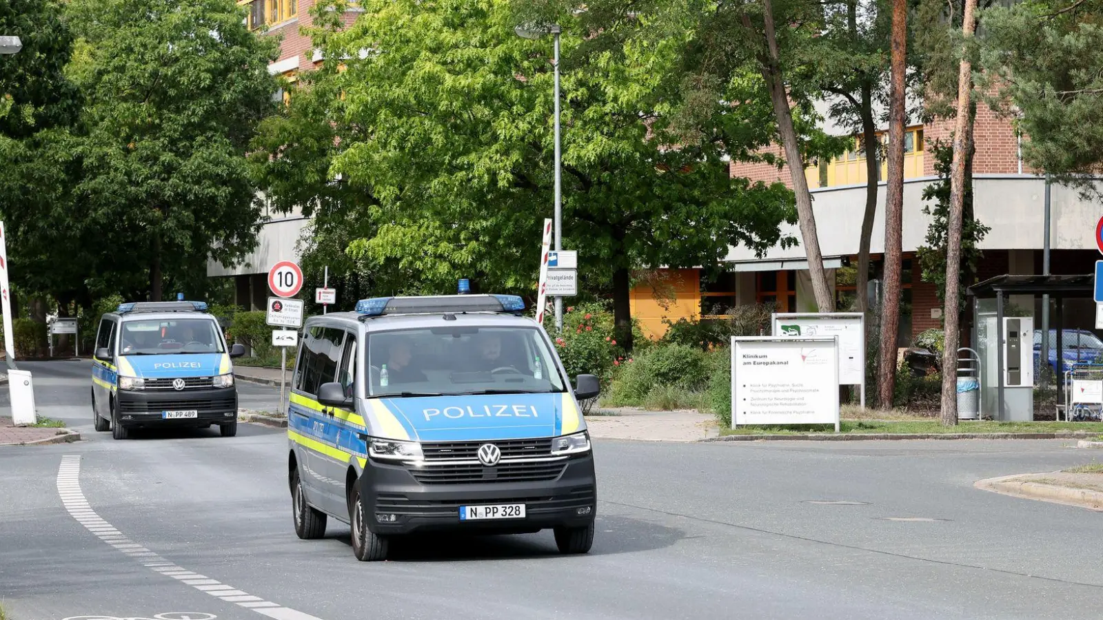 2009 war der damals 18-Jährige in einer Ansbacher Schule Amok gelaufen und hatte neun Mitschüler und einen Lehrer verletzt.  (Archivbild: Daniel Löb/dpa)