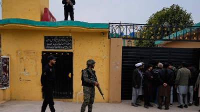 Die Sorge vor einer noch höheren Opferzahl war angesichts der vielen Verwundeten hoch. (Foto: Anjum Naveed/AP/dpa)