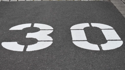 Tempo 30 auf allen städtischen Straßen wünscht sich der Arbeitskreis Verkehr. Einen entsprechenden Antrag hat der Wassertrüdinger Stadtrat abgelehnt. (Foto: Ute Niephaus)