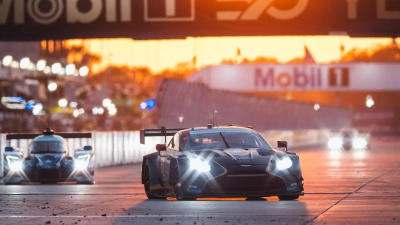 Der Aston Martin von Heart of Racing auf der Start- und Zielgeraden in Sebring. (Foto: Jordan Lenssen/Lenssen Photo)