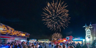 In den vergangenen Jahren gab es beim Frühlingsfest in Bad Windsheim ein Feuerwerk. Jetzt haben sich Vereine mit Bedenken an Bürgermeister Jürgen Heckel gewandt. (Archivbild: Mirko Fryska)