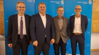 Von links: Martin Assum, Staatsminister Christian Bernreiter, Heinrich Schmidt und Hubert Wagner. (Foto: Daniela Ramsauer)