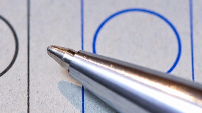 Am 8. März stehen die nächsten Kommunalwahlen in Bayern an. Um rechtlich auf der sicheren Seite zu sein, hat die Wählervereinigung „Gemeinsam für Burk” (GfB) ihre Nominierungsversammlung wiederholt. (Symbolbild: Patrick Pleul/dpa-Zentralbild/dpa)