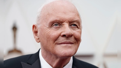 Anthony Hopkins schaute vor 50 Jahren das letzte Mal zu tief ins Glas und wäre danach fast gestorben. (Archivbild) (Foto: Jae C. Hong/Invision/AP/dpa)