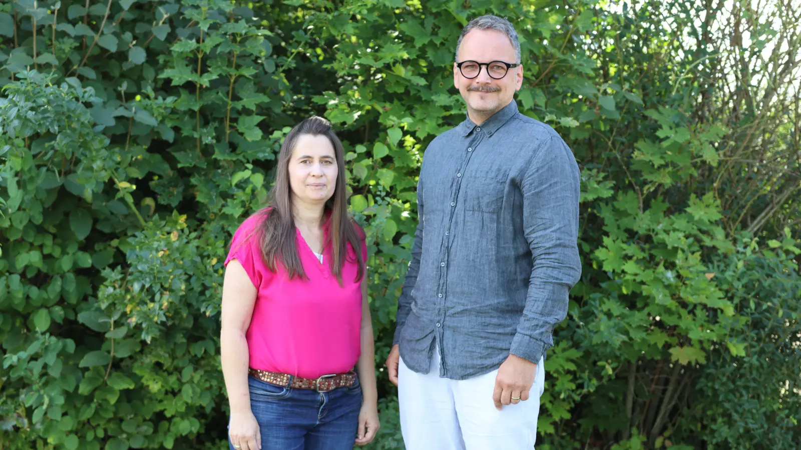 Projektleiter Dr. Thomas Baumeister, Leiter des Gesundheitsamts, und Projektmanagerin Michaela Fuchs, Fachbereich Digitalisierung, freuen sich über die Förderung. (Foto: Landratsamt/Anne Geißendörfer)