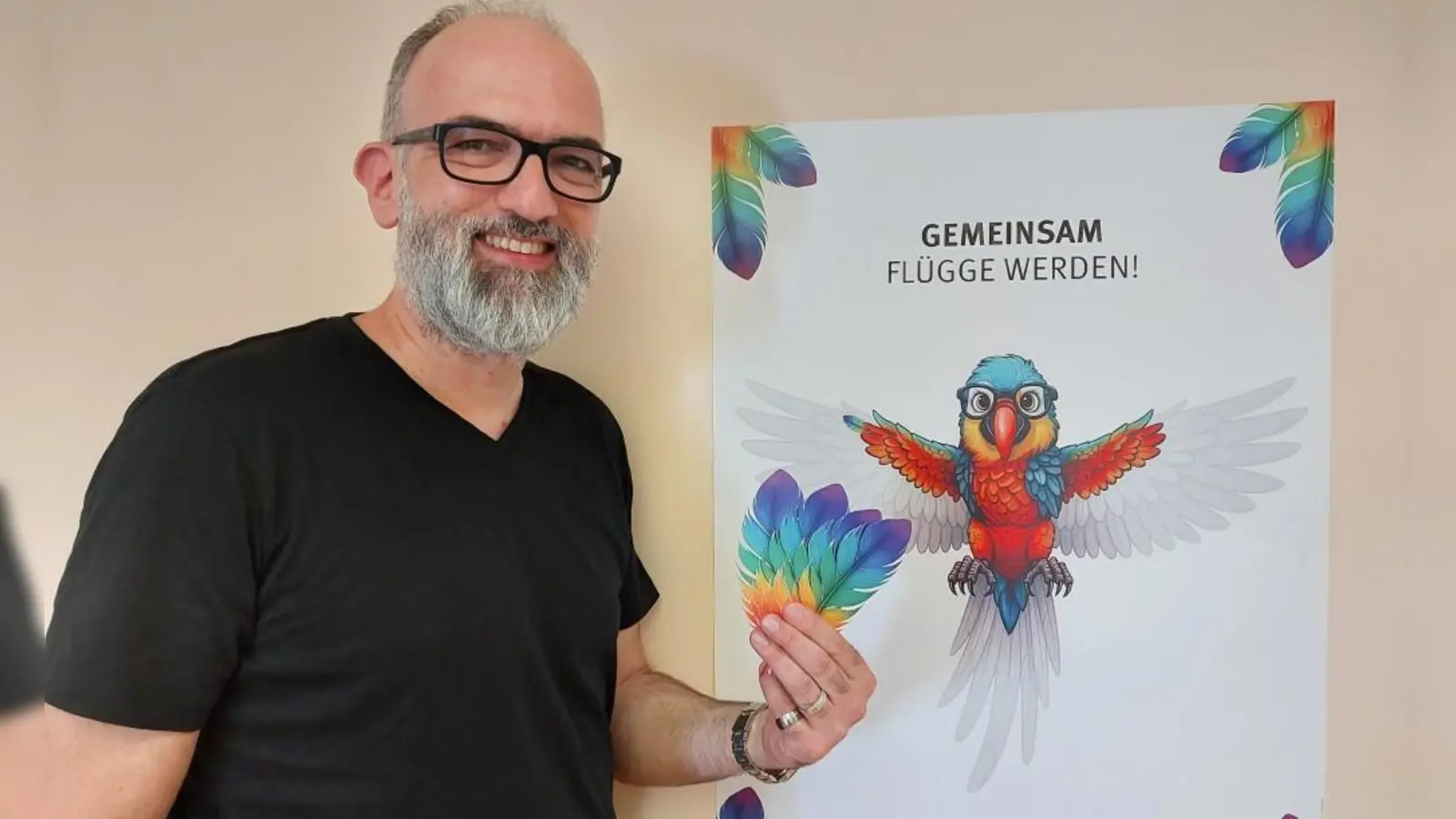 Federn sammeln heißt es bald für 2555 Grundschülerinnen und Grundschüler im Landkreis Neustadt/Aisch-Bad Windsheim. Thomas Schreiner freut sich auf die Aktion und hofft, dass sie Wirkung zeigen wird. (Foto: Katrin Merklein)