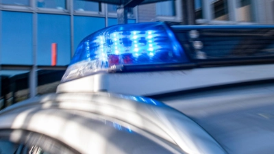 Die Polizei sucht Zeugen zu einem Hausfriedensbruch in Dorfgütingen. (Symbolbild: David Inderlied/dpa/Symbolbild)