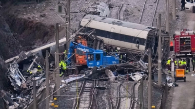 In Adamuz wurden bereits 43 Leichen geborgen. (Archivbild) (Foto: Manu Fernandez/AP/dpa)