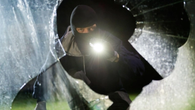 Mehrere Einbrüche verzeichnete die Polizei im Landkreis Ansbach am Wochenende. (Symbolbild: Daniel Maurer/dpa)